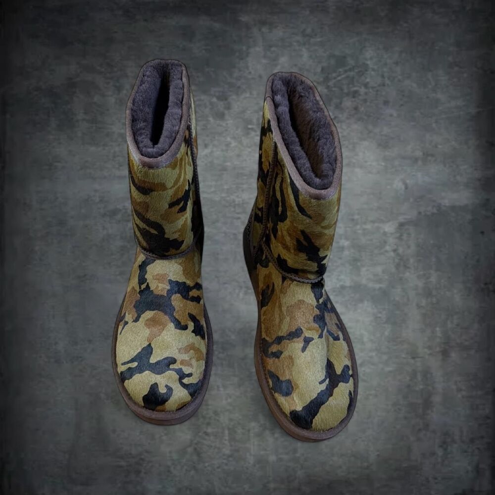 Ugg Women's multi Boots - Picture 1 of 8